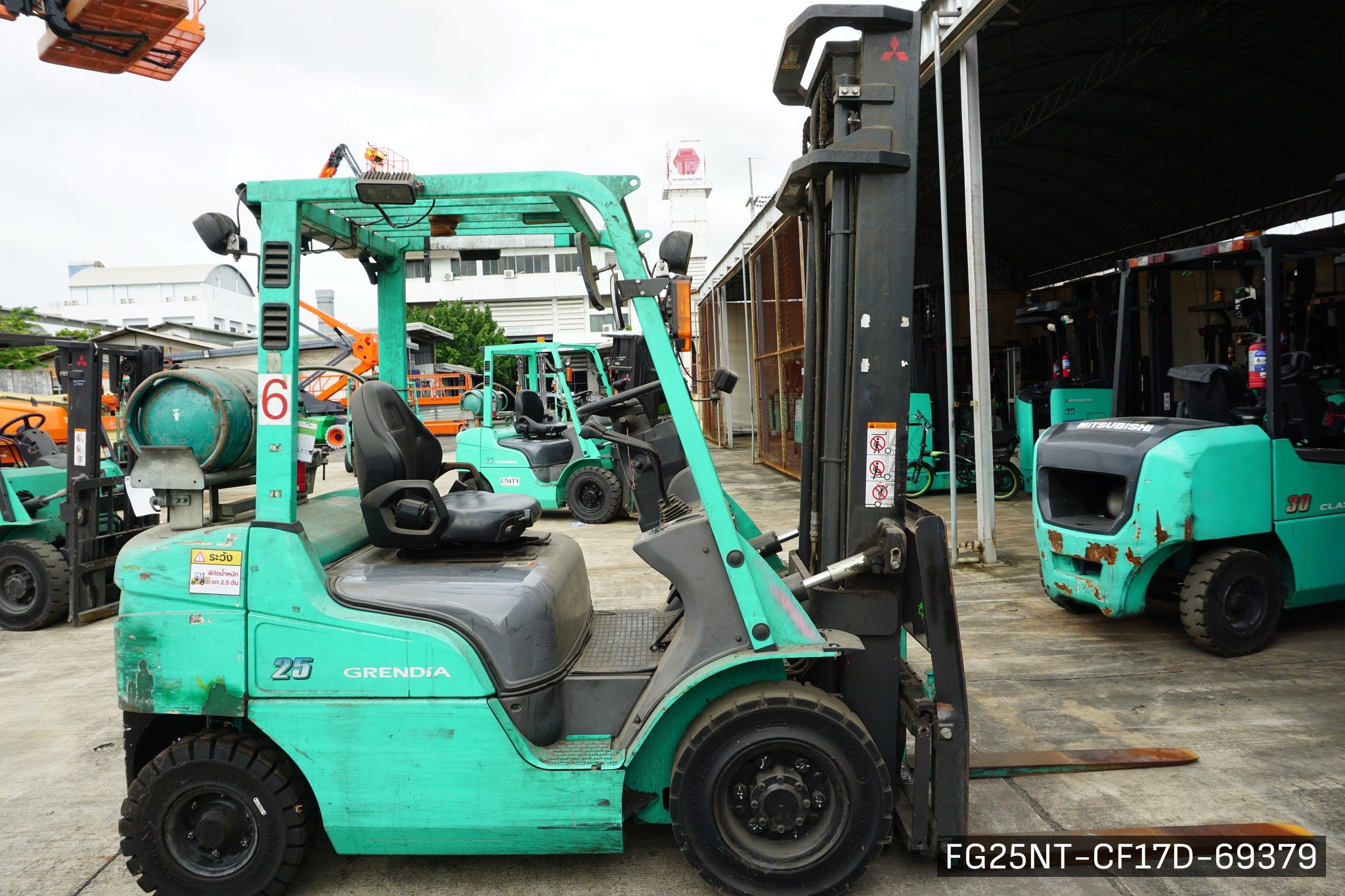 MITSUBISHI FG25NT - image 2
